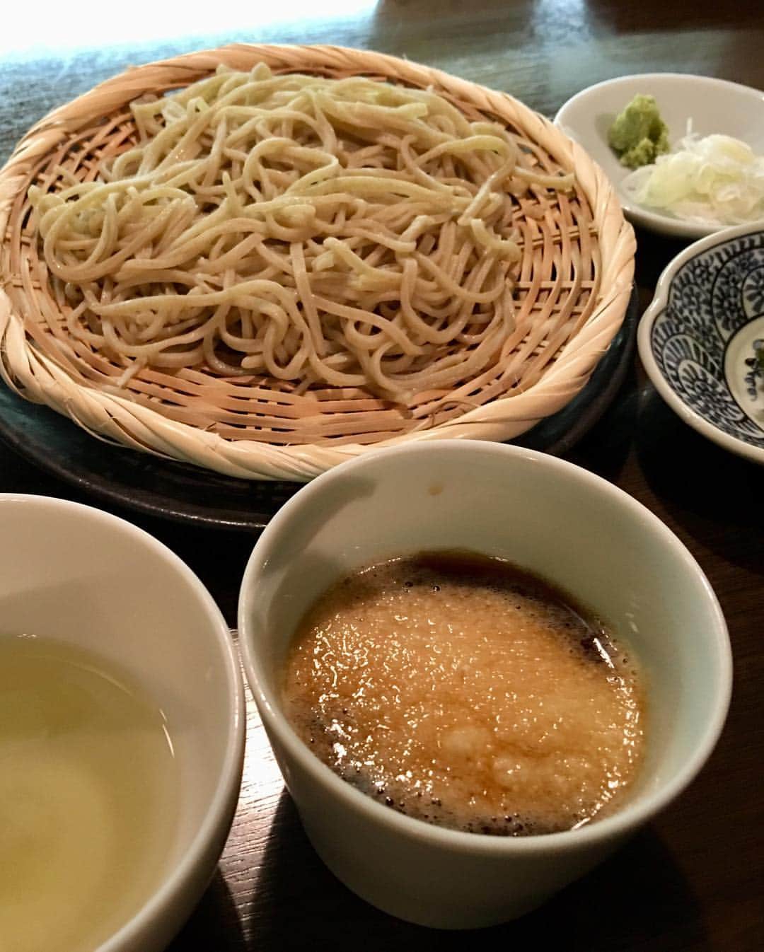 GO!皆川さんのインスタグラム写真 - (GO!皆川Instagram)「‪銀座ろくさん亭でご馳走になりました。‬ ‪イチさんとミヤさんは食の楽しさを教えてくれます。‬ ‪一流の食は楽しいんだなぁ〜。‬ ‪タロウさんもタメなので仲良くなりたい。‬ ‪今日は湘南で営業です。(^^)‬ ‪#銀座 #ろくさん亭 ‬」4月21日 10時58分 - go_minagawa