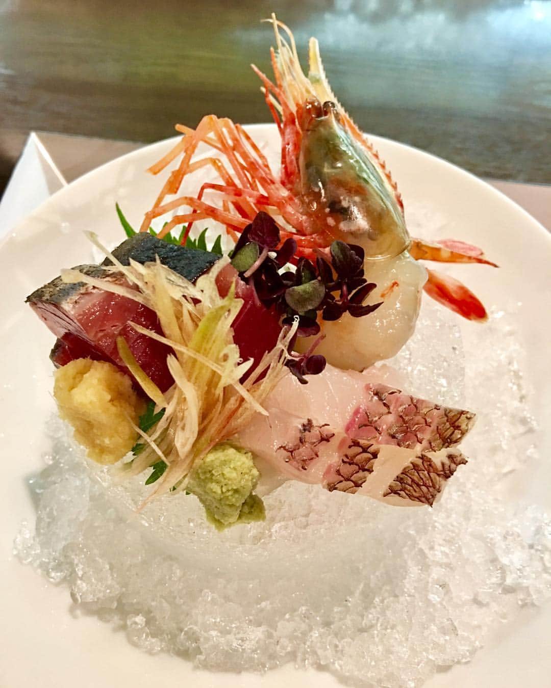 GO!皆川さんのインスタグラム写真 - (GO!皆川Instagram)「‪銀座ろくさん亭でご馳走になりました。‬ ‪イチさんとミヤさんは食の楽しさを教えてくれます。‬ ‪一流の食は楽しいんだなぁ〜。‬ ‪タロウさんもタメなので仲良くなりたい。‬ ‪今日は湘南で営業です。(^^)‬ ‪#銀座 #ろくさん亭 ‬」4月21日 10時58分 - go_minagawa
