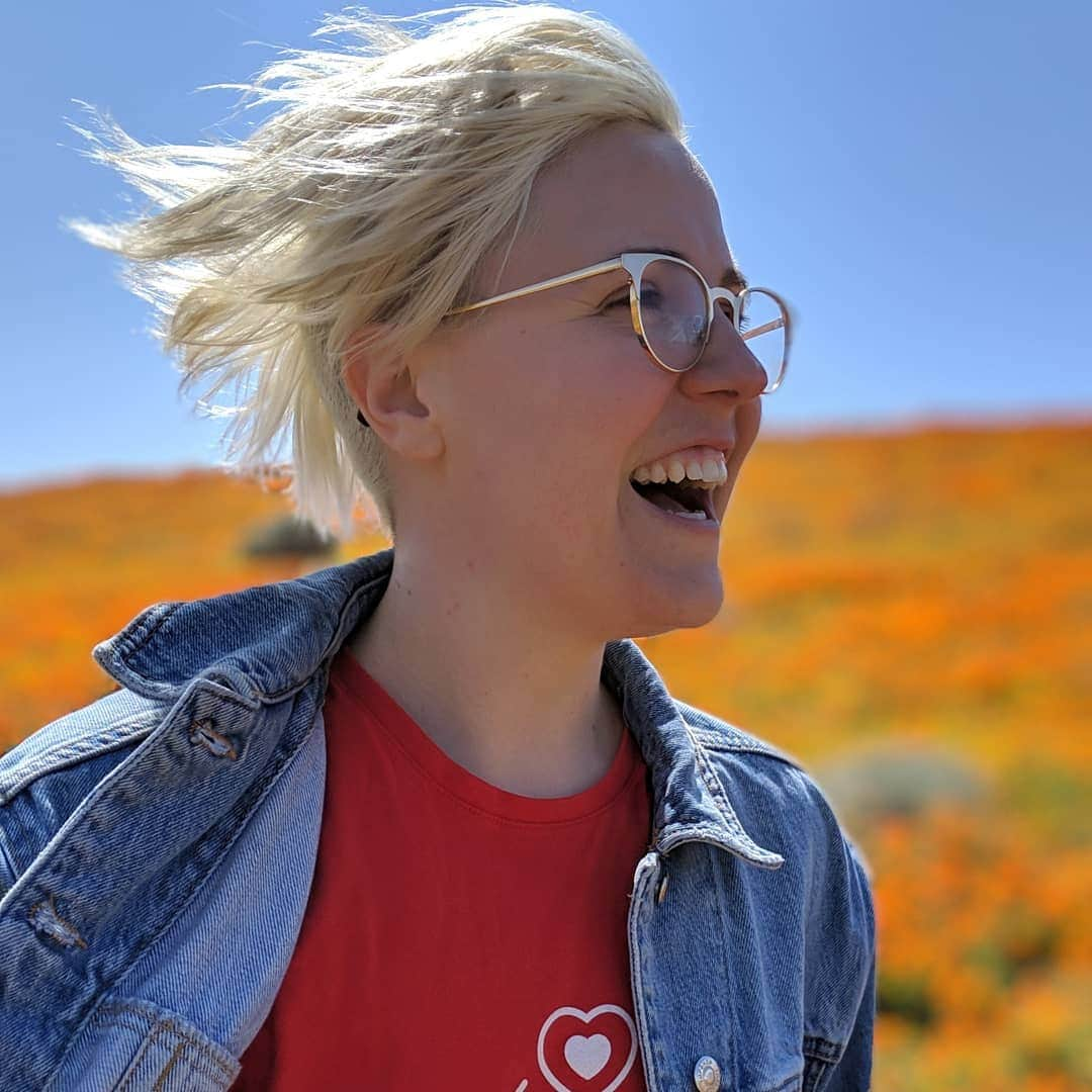 ハナー・ハートさんのインスタグラム写真 - (ハナー・ハートInstagram)「I luh my papi. 🏵️🌱 The #superbloom made me super swoon. Thanks @heyyyella for dragging me out of bed at 8am on a Saturday. More than worth it. 🧡  p.s. No poppies were crushed in the taking of these photos.」4月21日 5時44分 - harto