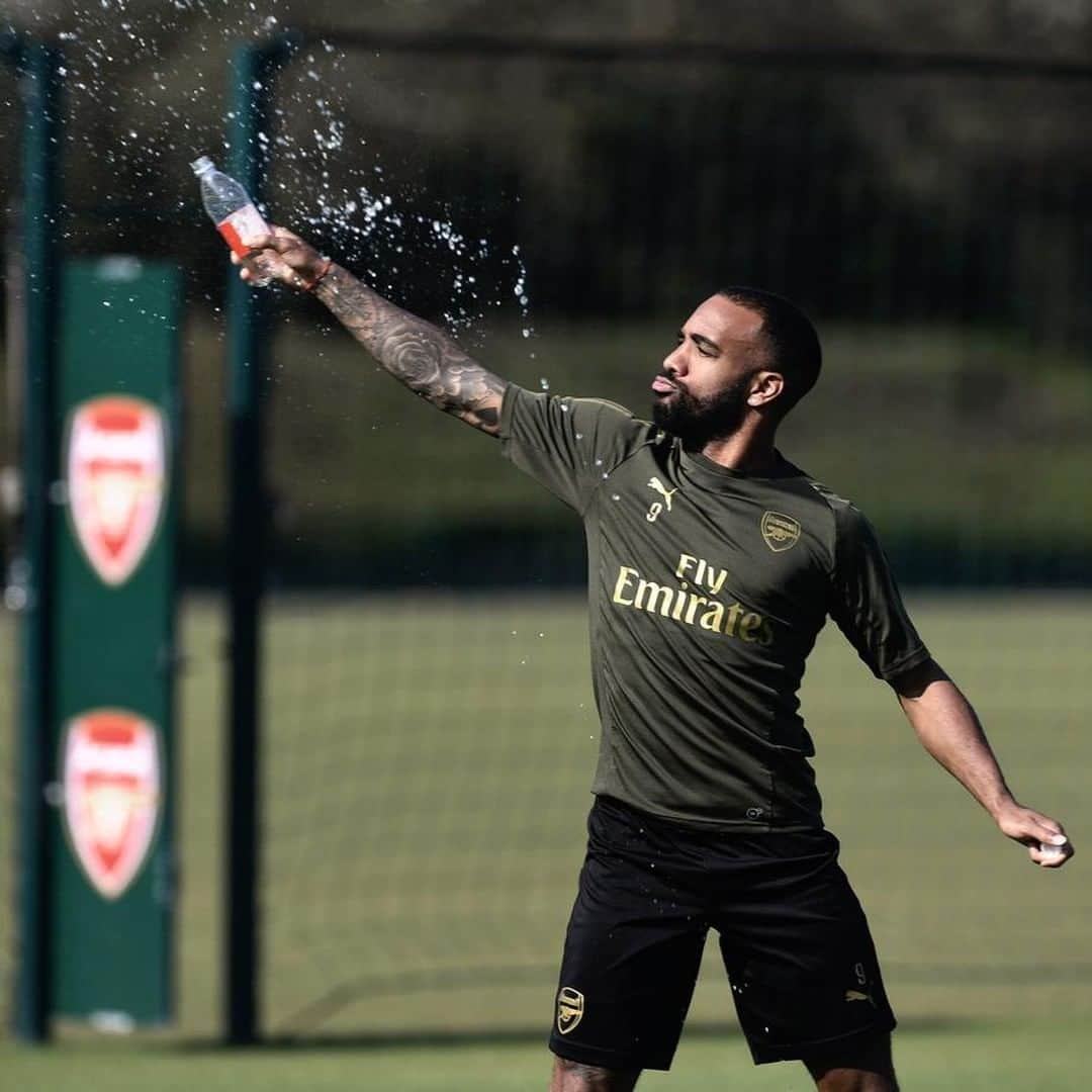 アーセナルFCさんのインスタグラム写真 - (アーセナルFCInstagram)「⁣ Training done. To the Emirates! 💦⁣ ⁣ #Arsenal #ARSCRY #premierleague #training #Lacazette #Laca #COYG⁣ ⁣」4月21日 5時55分 - arsenal