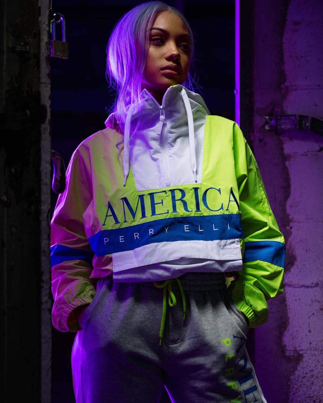 ペリーエリスのインスタグラム：「A new generation of #PerryEllisAmerica is here. Shop the latest capsule collection, available now. Link in bio. 📷 @ryanjayphoto」