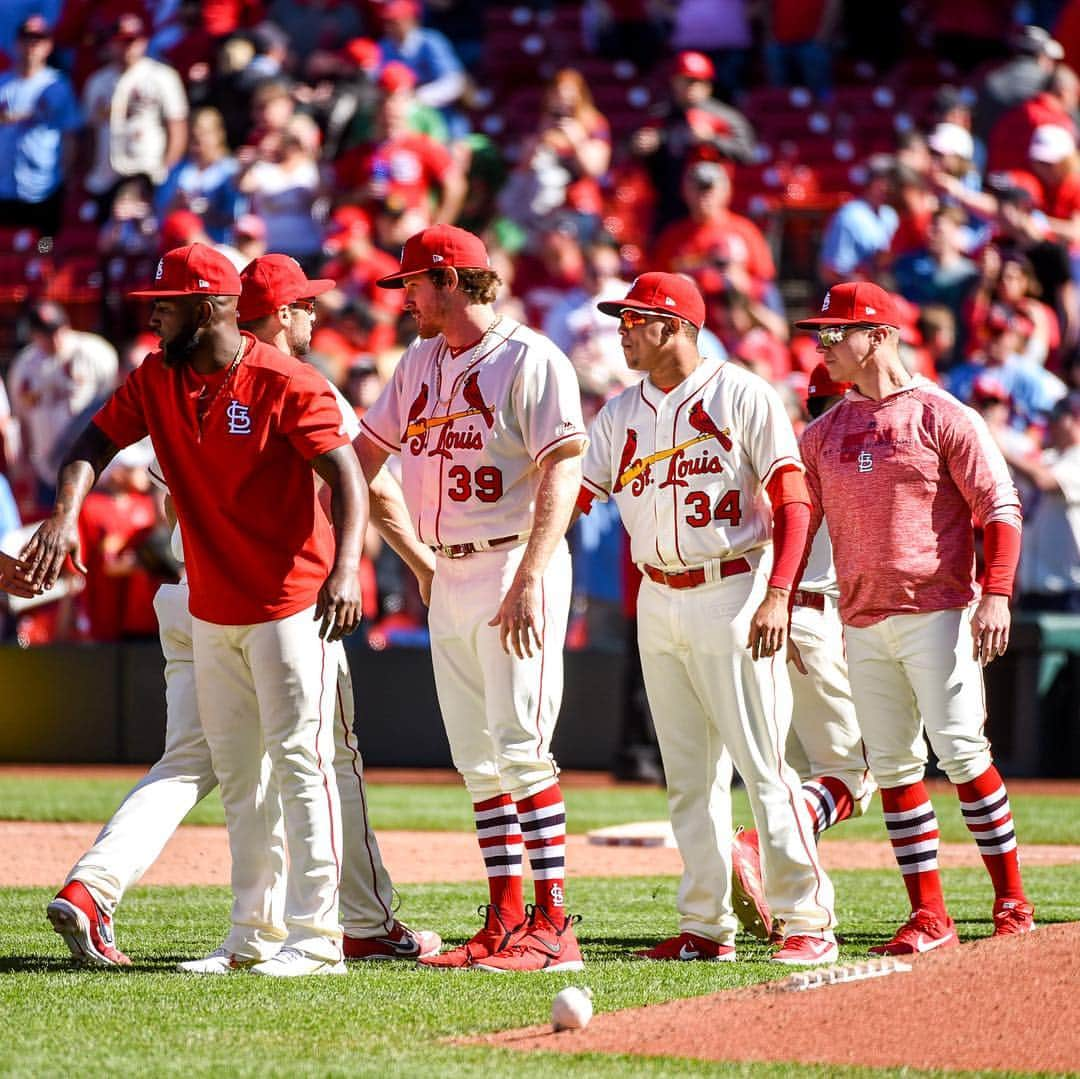 セントルイス・カージナルスさんのインスタグラム写真 - (セントルイス・カージナルスInstagram)「High Socks and High Fives!」4月21日 6時47分 - cardinals