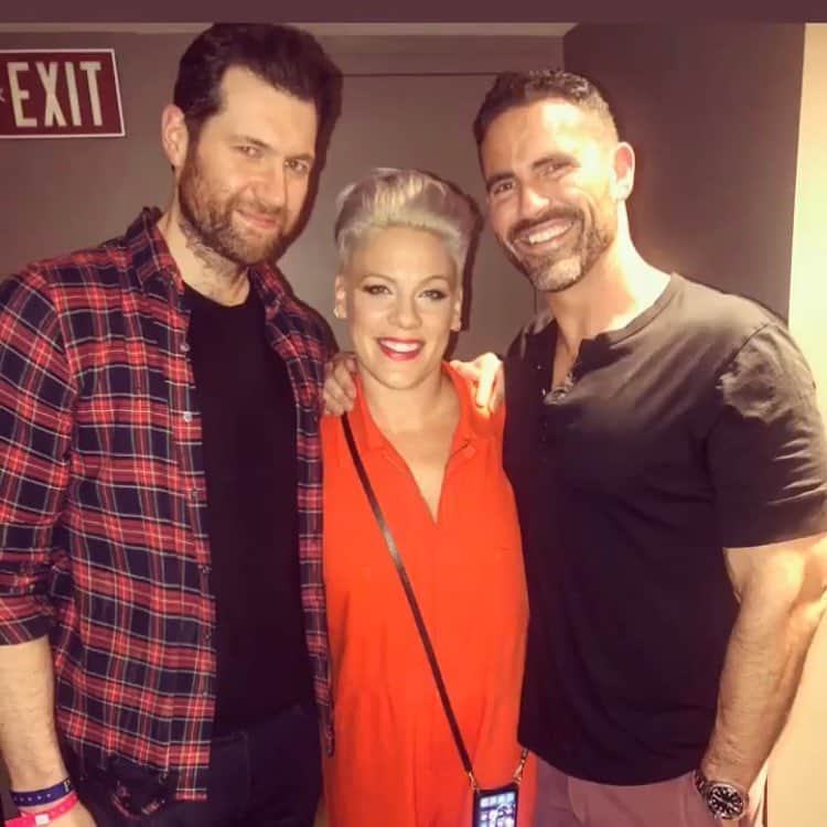 ビリー・エイチュナーさんのインスタグラム写真 - (ビリー・エイチュナーInstagram)「Incredible voice. Incredible artist. Wonderful human. Thank you @pink for another unforgettable show! We love you! ❤️🔥🌈🇺🇸」4月21日 7時10分 - billyeichner