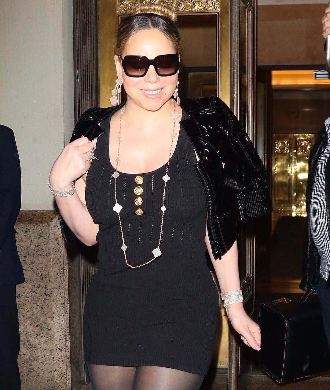 Just Jaredさんのインスタグラム写真 - (Just JaredInstagram)「@mariahcarey stuns in a little black dress while heading out in the Big Apple! #MariahCarey Photos: Backgrid」4月21日 7時22分 - justjared
