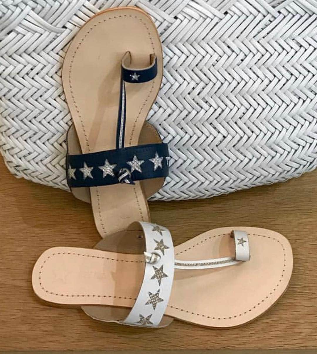 スターメラのインスタグラム：「⭐️CALLIE SANDALS  Amazing leather sandals with metallic star motives!!! #starmelasandals」