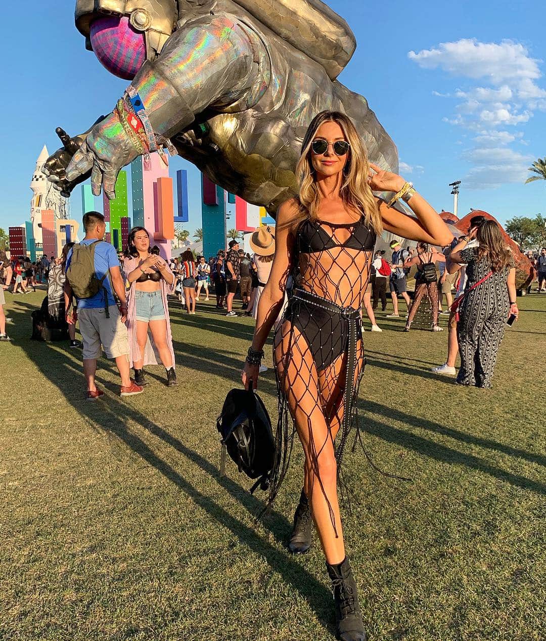 Ludi Delfinoさんのインスタグラム写真 - (Ludi DelfinoInstagram)「Coachella weekend 2 ✔️ wearing @ellejay #ludibackoncoachelladuty」4月21日 7時32分 - ludidelfino