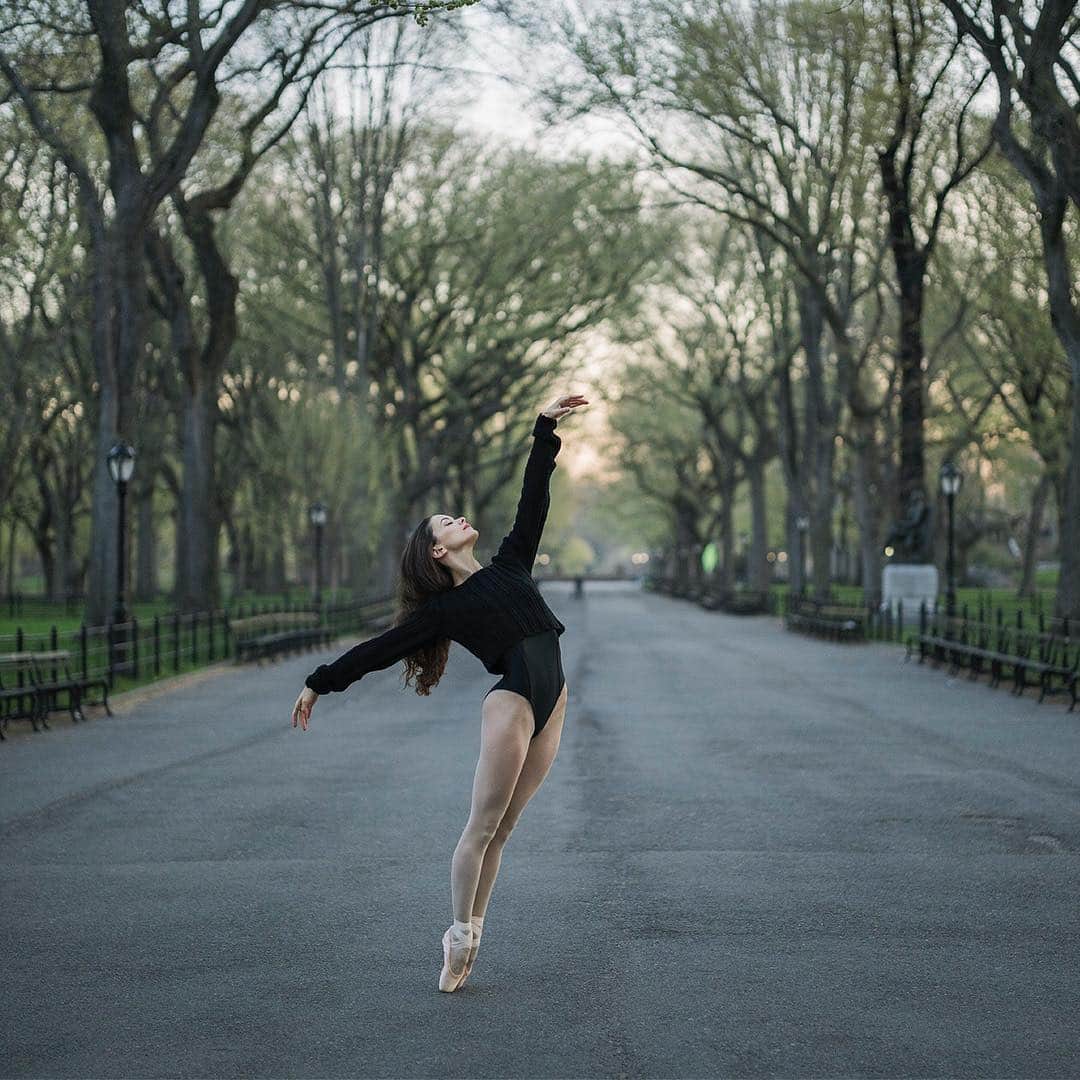 ballerina projectさんのインスタグラム写真 - (ballerina projectInstagram)「Congratulations to @emilybromberg on being recently promoted to principal soloist at @miamicityballet . #ballerina - @emilybromberg #centralpark #themall #newyorkcity #ballerinaproject #ballerinaproject_ #ballet #dance #pointe #emilybromberg  With the upcoming conclusion of the Ballerina Project limited edition prints will be only available for purchase until the beginning of June 2019. Link is in our Instagram profile to purchase one today.  The Ballerina Project book is now available for pre-order. Go to @ballerinaprojectbook for pre-order link and info. #ballerinaprojectbook」4月21日 7時33分 - ballerinaproject_