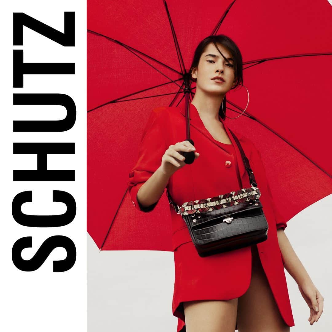 Schutzのインスタグラム：「🖤. #schutzfall #unlockyourcity」
