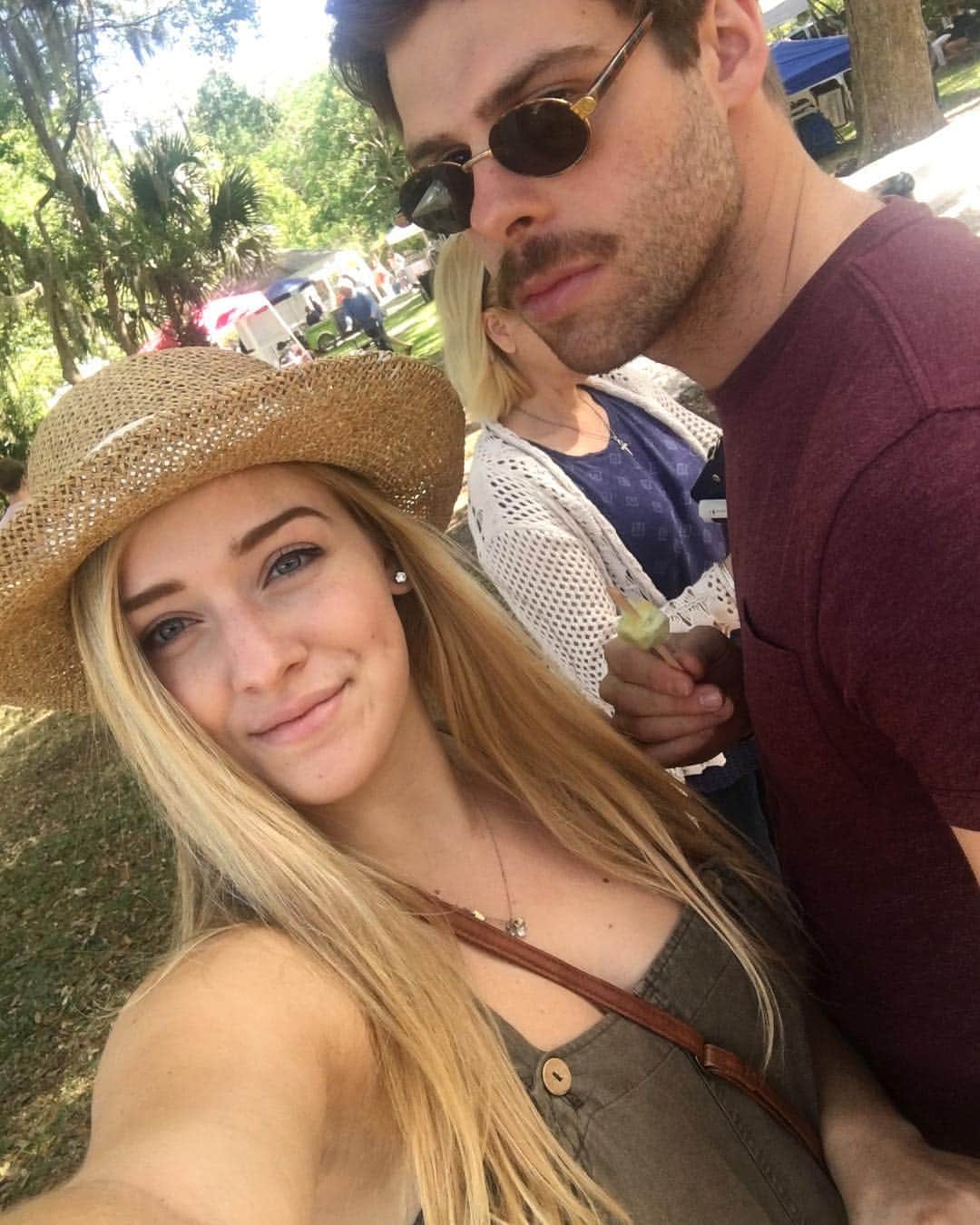 レイチェル・パーソンズのインスタグラム：「hey cuz, great job smiling for the picture ya goof😂」