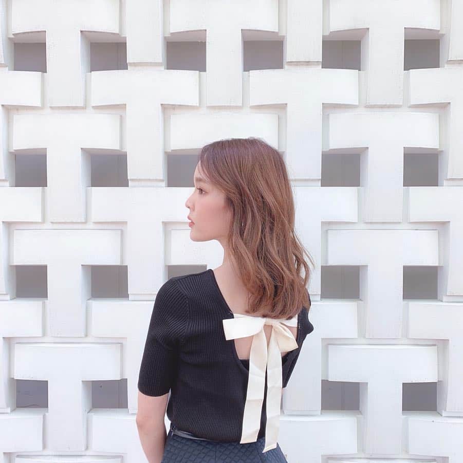 磯田 ひかる(Hikaru Isoda) のインスタグラム：「もうジャケットいらない！という気分だったけど半袖は流石に寒かった🎀」