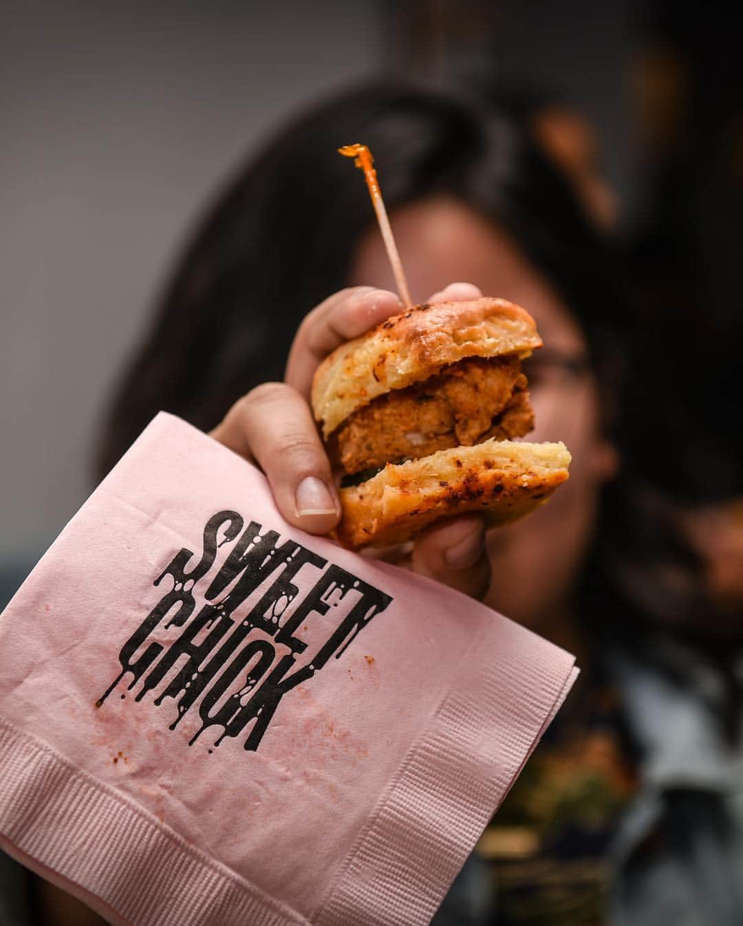 Foot Lockerさんのインスタグラム写真 - (Foot LockerInstagram)「It went down at Sweet Chick #NYC yesterday at the “OFF THE WAFFLES” Pop-Up celebrating the @vans x @sweetchicklife x @footlocker collaboration. Hip-hop legends @nas @raekwon and @statikselekt stopped through to bless the newly released kicks. Grab your pairs and apparel now online!」4月21日 8時35分 - footlocker