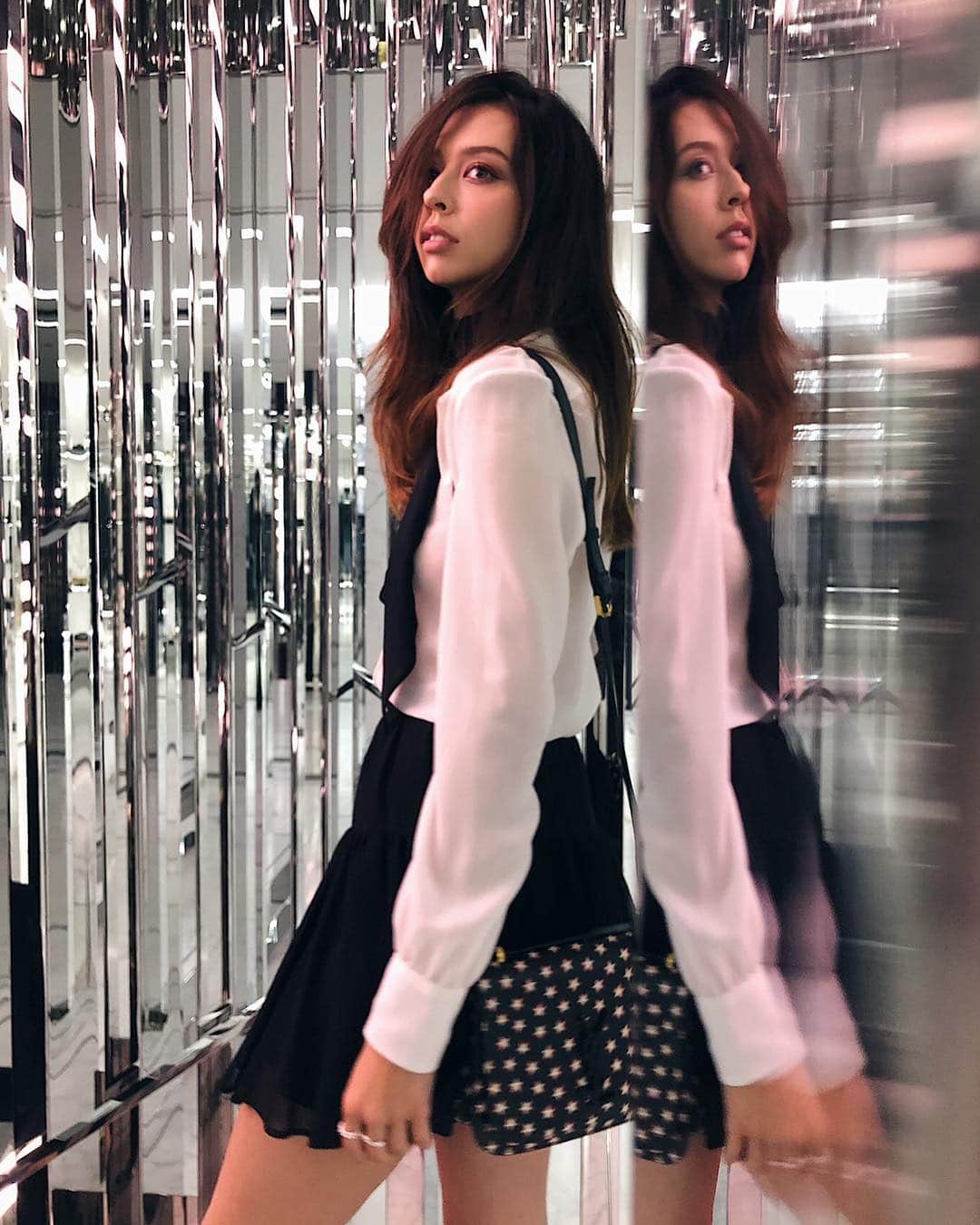 ALEXAさんのインスタグラム写真 - (ALEXAInstagram)「who are we, chasing stars glancing up  looking for answers, all we find is more questions the world keeps spinning moving million kilometers  yet so still and quiet  always different but the same what if i told you stars see us too thinking what the hell  are these idiots staring at?💅🏼#yvessaintlaurent @ysl」4月21日 8時36分 - alexa_luczak