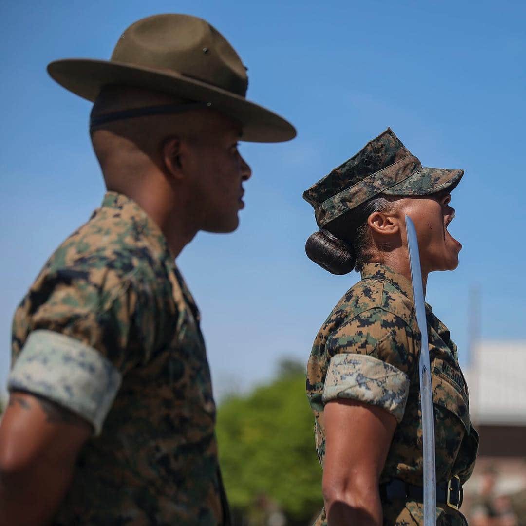 アメリカ海兵隊さんのインスタグラム写真 - (アメリカ海兵隊Instagram)「Dig Deep  Marine instructors with Drill Instructor School at @mcrdparrisisland instruct and mentor Drill Instructor School candidates during close order drill practice. (U.S. Marine Corps photo by Sgt. Dana Beesley)  #Marines #Marine #USMC #MarineLife #DrillInstructor #DI #DISchool #ParrisIsland #Training #Military #School #Learn #Drill #Moto #Motivation #Rah #Yut #SemperFi」4月21日 8時46分 - marines