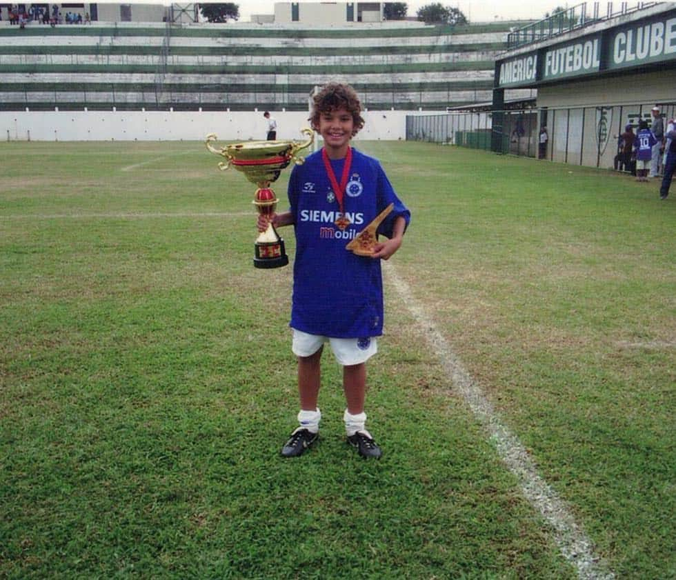 ドドさんのインスタグラム写真 - (ドドInstagram)「A história se repete. Campeão Mineiro 2005 categoria Mirim. Final contra o Atlético MG no Estádio Independência. 🏆💙🦊 #DejaVu #Cruzeiro #OldButGold」4月21日 8時40分 - dodopires