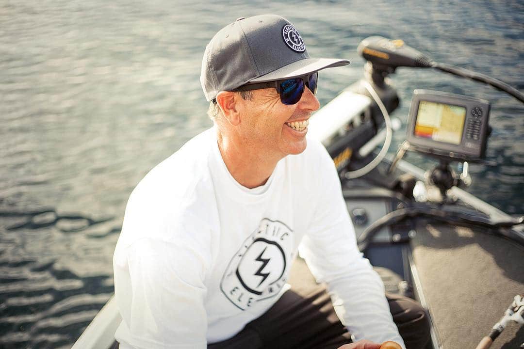 Electric_Fishingさんのインスタグラム写真 - (Electric_FishingInstagram)「The Knoxville Pro offers an uncompromising sense of style with an unprecedented level of performance.  Did we mention you can also change out the lenses?  #ElectricSunglasses #PolarizedSunglasses #StyleThatPerforms #ElectricFishing」4月21日 8時42分 - electric_fishing