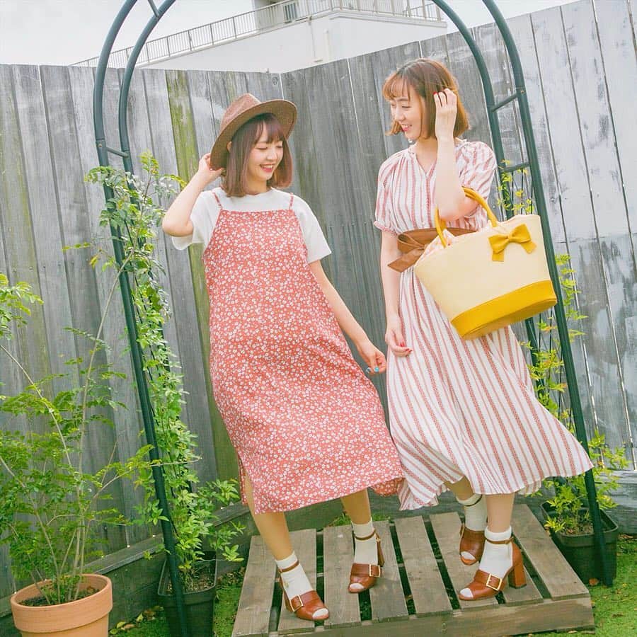 SuperGroupiesさんのインスタグラム写真 - (SuperGroupiesInstagram)「🌈#アイドリッシュセブン かごバッグがペアで当たる🌈スパグルプレゼントキャンペーン開催💕⠀⠀⠀⠀⠀ もうすぐゴールデンウィークですね！ ⠀⠀⠀⠀⠀ 当店ではゴールデンウィーク期間中、 「アイドリッシュセブン」とコラボした 可愛いかごバッグ7種をお友達とあなた、 二人にプレゼント🎁するキャンペーンを開催します🙌🏻 ⠀⠀⠀⠀⠀ 下記の詳細をチェックして、 お友達と一緒にバッグを当てよう💓 ﻿ ⠀⠀⠀⠀⠀ ⠀⠀⠀⠀⠀ 応募条件を満たした方の中から抽選で、﻿ 合計14名様（7組）に以下のアイテムをプレゼント🎉﻿ ＝＝＝＝＝＝＝＝＝＝＝＝＝＝＝＝＝＝＝＝＝＝＝﻿ 🎁プレゼント商品🎁﻿ ①和泉一織モデル かごバッグ ②二階堂大和モデル かごバッグ ③和泉三月モデル かごバッグ ④四葉環モデル かごバッグ ⑤逢坂壮五モデル かごバッグ ⑥六弥ナギモデル かごバッグ ⑦七瀬陸モデル かごバッグ 📍それぞれ1組様に2個ずつプレゼントします。 ＝＝＝＝＝＝＝＝＝＝＝＝＝＝＝＝＝＝＝＝＝＝＝﻿ ⠀⠀⠀⠀⠀ この投稿は「③和泉三月モデル かごバッグ」が 1組様に当たる応募用投稿です。 ⠀⠀⠀⠀⠀ 他モデルに応募したい方は 今後の投稿をお待ちください♪ ⠀⠀⠀⠀⠀ もちろん、複数のプレゼントに応募しても大丈夫です🙆‍♀️ ⠀⠀⠀⠀⠀ 🎁キャンペーン期間🎁 4/19（金）〜5/6（火） ⠀⠀⠀⠀⠀ ⠀⠀⠀⠀⠀ 🎁応募方法🎁 カンタン2ステップで応募できます！ ─────────────────────﻿ 1️⃣SuperGroupies 公式アカウント（ @supergroupies ）をフォロー﻿ 2️⃣この投稿のコメント欄に、一緒に「和泉三月モデル / かごバッグ」をゲットしたい友達(インスタグラムのアカウント)を1人タグ付け﻿ ─────────────────────﻿ 📍1コメントを1エントリーとさせて頂きますので、お互いタグ付けし合うとさらに当選率がアップ！ 📍お一人で違うお友達をたくさんタグ付けするのもOKです！ 📍タグ付けするお友達が当店のアカウントをフォローする必要はございません。 ⠀⠀⠀⠀⠀ ⠀⠀⠀⠀⠀ これからの季節はもちろん  #ナナライ でも大活躍しそうなかごバッグ🌈 お友達とおそろしてお出かけしてみませんか👭✨ ⠀⠀⠀⠀⠀ この写真のぴかちゃんとへいりんみたいに おそろコーデで夏のイベントを楽しむのもおすすめです😉 ⠀⠀⠀⠀⠀ 応募期間は5月6日（月・祝）まで！﻿ ⠀⠀⠀⠀⠀ たくさんのご応募お待ちしております👏﻿ ⠀⠀⠀⠀⠀ ⠀⠀⠀⠀⠀ ご質問等ございましたらコメント欄にて承ります🎀﻿ ⠀⠀⠀⠀⠀ ⠀⠀⠀⠀⠀ 【注意事項】 📍当選者には5月31日(金)までに当店のアカウントからDMをお送りします。尚、当選連絡は代表者（コメントした方）のみになります。 📍プレゼントの発送は代表者とお友達、まとめての発送もしくは別々の発送がお選びいただけます。 📍当選商品の発送は日本国内に限らせていただきます。﻿ 📍当選した方はこちらのアカウント・ライブ配信にて紹介させていただく場合がございますので、予めご了承ください。﻿ ⠀⠀⠀⠀⠀ ⠀⠀⠀⠀⠀ #supergroupies #anime #japaneseanime #スーパーグルーピーズ #アニメ #アニメコラボ #コラボグッズ #ファッションにアニメを #アニメグッズ #アイナナ #idolish7 #i7 #プレゼントキャンペーン #和泉三月 #mitsukiizumi #かごバッグ #かごバッグコーデ #オレンジコーデ #双子コーデ #おそろコーデ #リンクコーデ #twinlook #트윈룩 #시밀러룩」4月21日 8時43分 - supergroupies