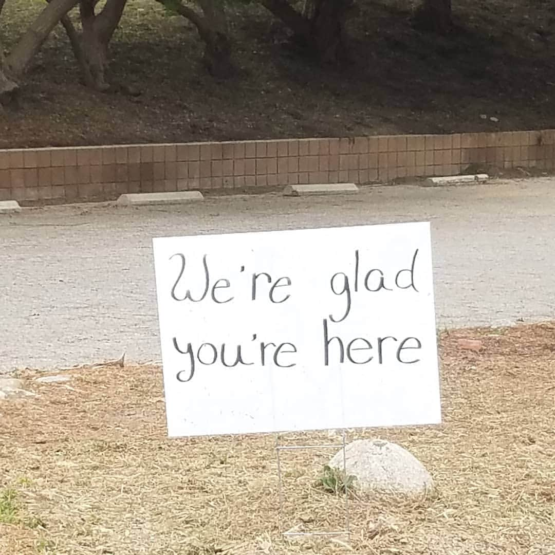 ガソリングラマーさんのインスタグラム写真 - (ガソリングラマーInstagram)「Sign in the neighborhood #shadowhills maybe it's a sign #gladyourehere #dontgiveup」4月21日 8時44分 - gasolineglamour