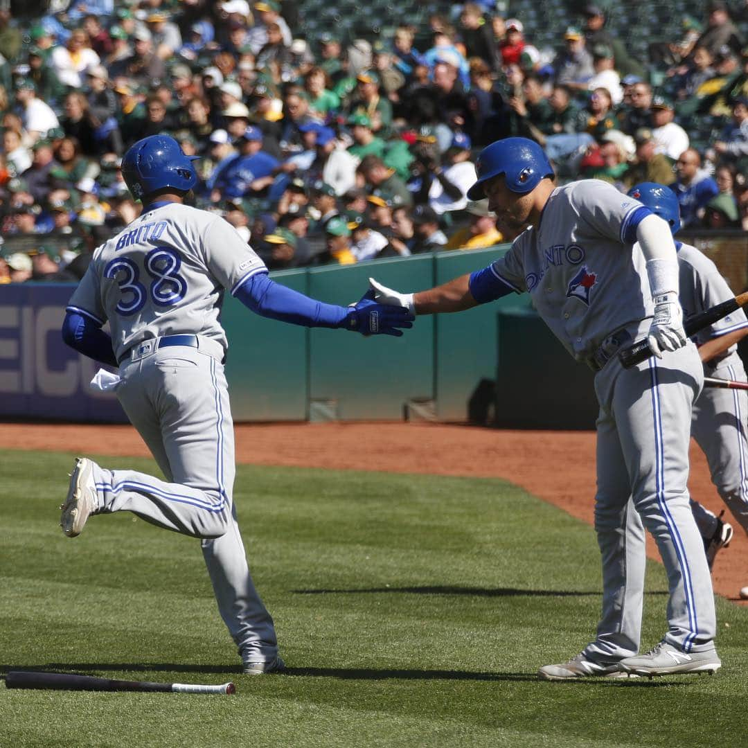 トロント・ブルージェイズさんのインスタグラム写真 - (トロント・ブルージェイズInstagram)「Three in a roWWW. Give us your 🤚 emojis! #BlueJaysWin」4月21日 8時52分 - bluejays