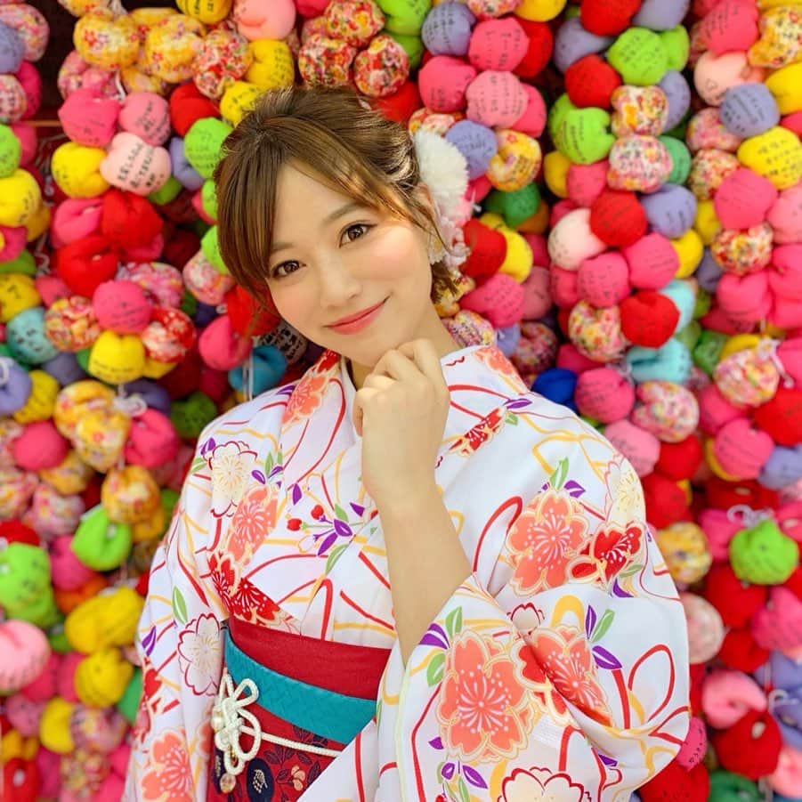 石井里奈さんのインスタグラム写真 - (石井里奈Instagram)「おはよん🥰❣️ . 今週末はゆりちゃんと京都に弾丸女子旅へ来ています🥰💕 京都第一弾は、ずっといってみたかった八阪庚申堂へ️💕️💕 . インスタでずっとみててカラフルで可愛くて行きたかった場所👀✨✨ . ほんとに可愛くて大人気の理由がわかりました👌👌❣️ . そして人もたくさんいたよ‼️すっかり大人気スポット⭐️ . @rikawafuku でレンタル着物して可愛くてヘアアレンジしてもらいました🙆‍♀️ショートなのにアップヘアみたいで嬉しかったぁー🥰💕 . たくさん写真あるのでどんどんUPしていきます🙋‍♀️🙋‍♀️❤️ . #yasakakoshindo #京都 #京都旅行 #kyoto #そうだ京都へ行こう #京都観光 #レンタル着物 #梨花和服  #和服 #着物 #kimono #japan #japanesegirl #japan_visit #京都着物レンタル #京都巡り #インスタ映え #インスタ映えスポット #kyotogram #kyotojapan #日本 #八坂庚申堂 #八坂神社 #女子旅 #旅行 #trip #travel #happy #smile」4月21日 8時53分 - ri7tin1025