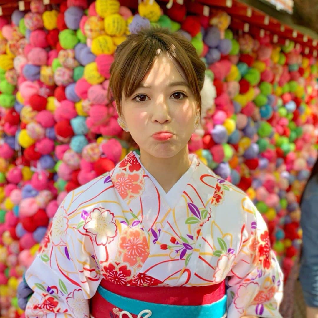 石井里奈さんのインスタグラム写真 - (石井里奈Instagram)「おはよん🥰❣️ . 今週末はゆりちゃんと京都に弾丸女子旅へ来ています🥰💕 京都第一弾は、ずっといってみたかった八阪庚申堂へ️💕️💕 . インスタでずっとみててカラフルで可愛くて行きたかった場所👀✨✨ . ほんとに可愛くて大人気の理由がわかりました👌👌❣️ . そして人もたくさんいたよ‼️すっかり大人気スポット⭐️ . @rikawafuku でレンタル着物して可愛くてヘアアレンジしてもらいました🙆‍♀️ショートなのにアップヘアみたいで嬉しかったぁー🥰💕 . たくさん写真あるのでどんどんUPしていきます🙋‍♀️🙋‍♀️❤️ . #yasakakoshindo #京都 #京都旅行 #kyoto #そうだ京都へ行こう #京都観光 #レンタル着物 #梨花和服  #和服 #着物 #kimono #japan #japanesegirl #japan_visit #京都着物レンタル #京都巡り #インスタ映え #インスタ映えスポット #kyotogram #kyotojapan #日本 #八坂庚申堂 #八坂神社 #女子旅 #旅行 #trip #travel #happy #smile」4月21日 8時53分 - ri7tin1025