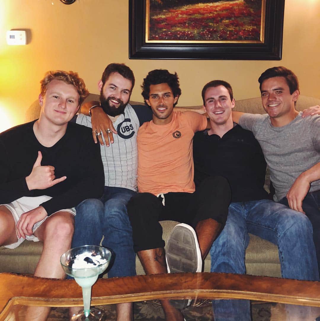 Steven Kellyのインスタグラム：「Back home with my family」