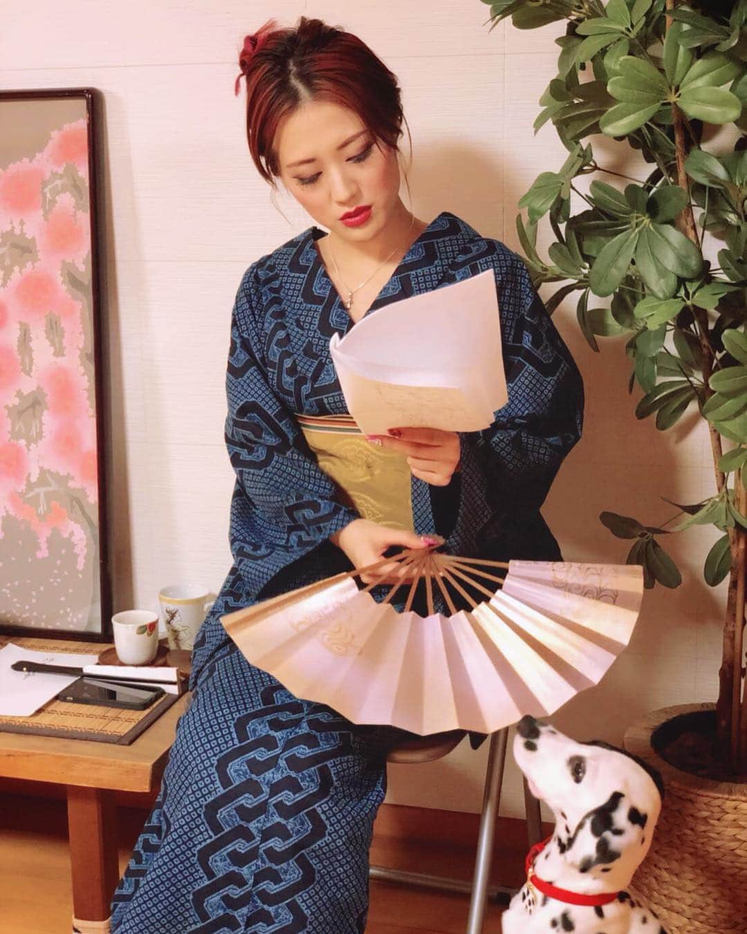 五月千和加さんのインスタグラム写真 - (五月千和加Instagram)「. 稽古場にも慣れてきたメロディ🐶 門下生の稽古の時は別部屋でジッと待っているお利口さん。 彼女がそばにいると 場が和む🧸💕 . #melody #dog #dogslife #dalmatian  #girl #kimono #yukata #japan #tokyo #japanese #japanesedance #dancer #dance #lesson #studio #稽古場 #お稽古 #日本舞踊 #日本舞踊家 #メロディ #ダルメシアン #犬 #犬のいる暮らし #犬のいる生活 #仔犬 #puppy #cleverdog #adorable #101匹わんちゃん #101dalmatians」4月21日 20時01分 - satsuki_senwaka