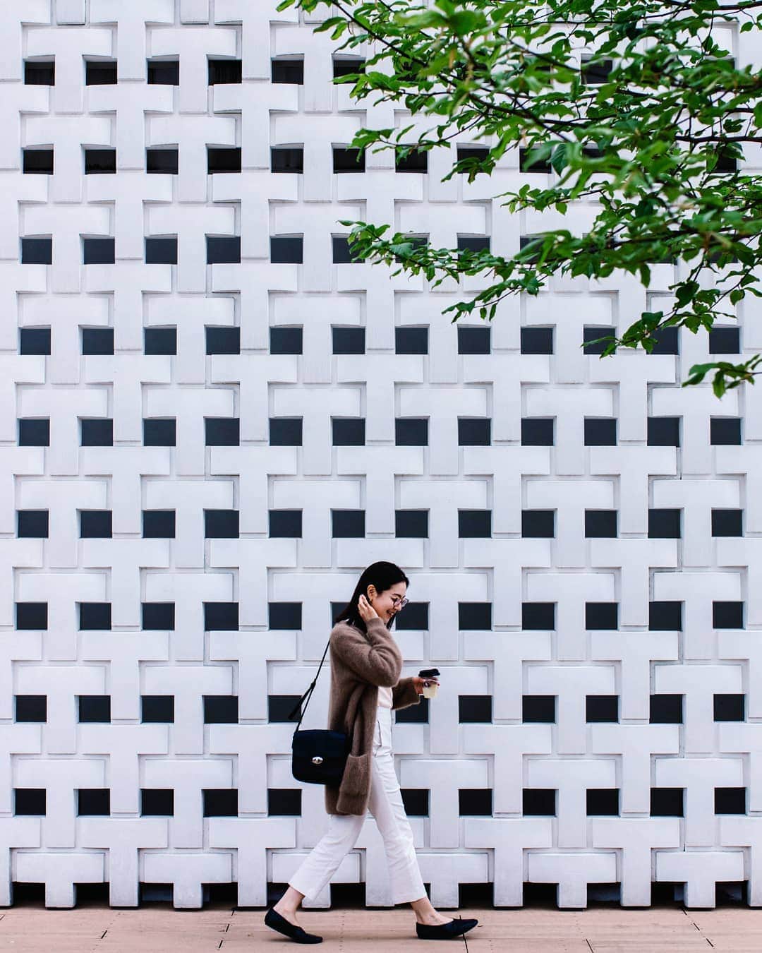 りょーたのインスタグラム：「TTT🚶‍♀️TT🌲 Tokyo/Japan ・ ・ ・ ▼Follow & Tag▼ @team_jp #team_jp_ @indies_gram #indies_gram ・ ・ #ポートレート #good_portraits_world#portrait#as_archive#screen_archive#hueart_life#tokyocameraclub#jp_mood#ファインダー越しの私の世界#写真好きな人と繋がりたい#indy_photolife#into_the_screen#igersjp#Instagramjapan#ig_phos#lovers_nippon_portrait#bestjapanpics#wp_japan#japan_daytime_view#photo_jpn#vivid_impact#rox_captures#japan_portrait_club#jp_portrait部」