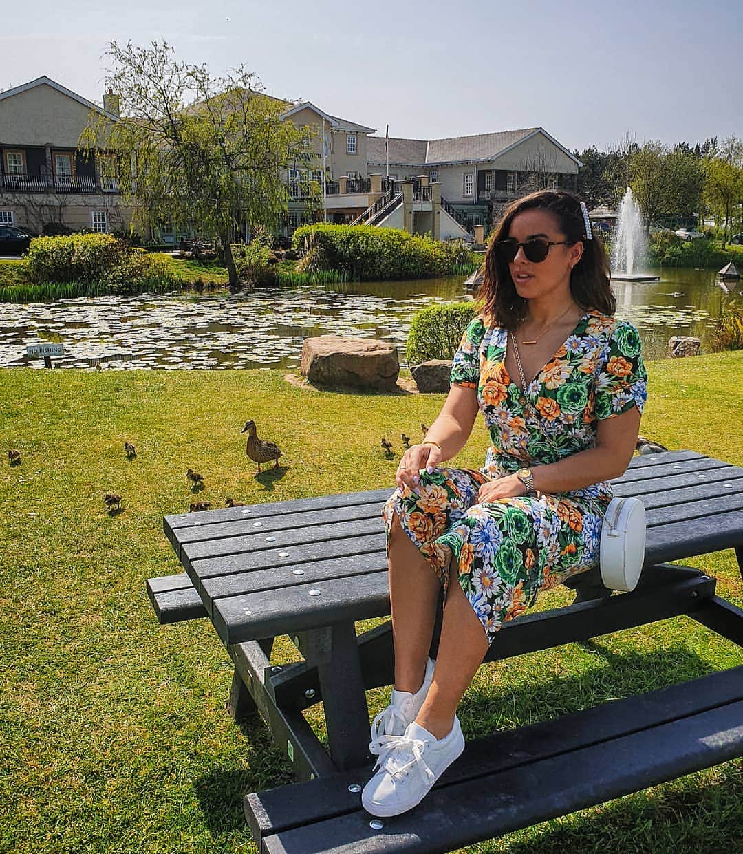 ジョージア・メイ・フットのインスタグラム：「We arrived at @ribbyspahotel @ribbyhallvillage and received a lovely greeting off some ducklings🦆」