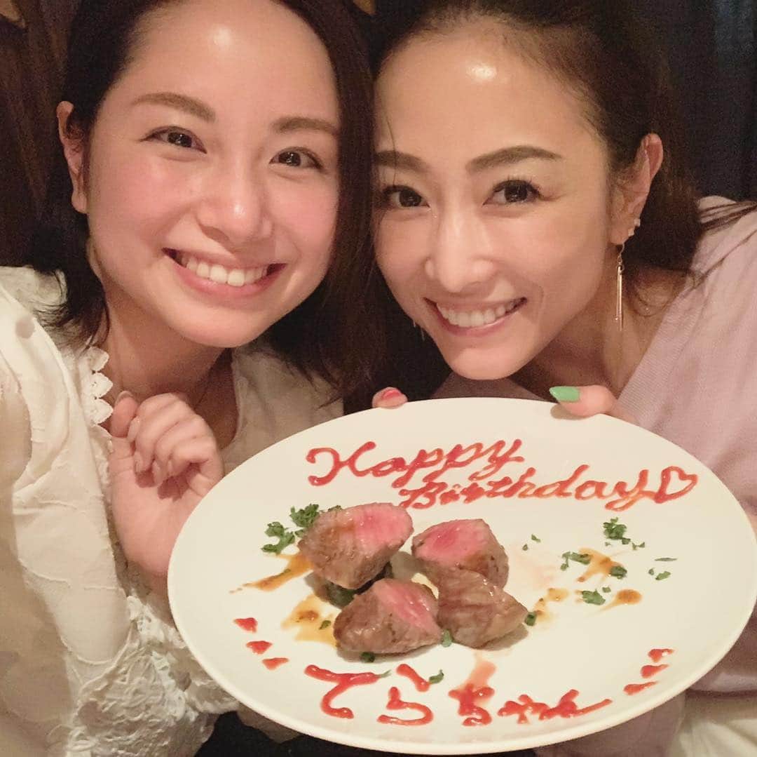 のインスタグラム：「4/21大好きなお友達 #寺田有希 の、誕生日👏🎉💕✨ . めでたく30歳デビュー😆 なので、カウントダウンだけは！！！ ーって、 お祝いしました🤗💕 . 甘い物苦手てらちゃんにはお肉のプレートで🤣🤣🤣 . 素敵な30代になりますよーに❤️✨ . おめでとう㊗️ てらちゃん😊💕 . #teradayuki  #誕生日 #birthday #30 #杏さゆり #SayuriAnzu」