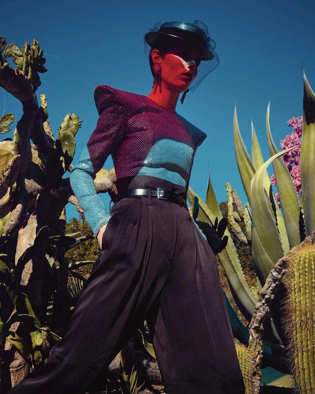 バルマンさんのインスタグラム写真 - (バルマンInstagram)「FEEL THE HEAT @emgaffs wears #BALMAINSS19 for @numeromagazine shot by @sofiaandmauro and styled by @mistersamuelf.」4月21日 18時59分 - balmain