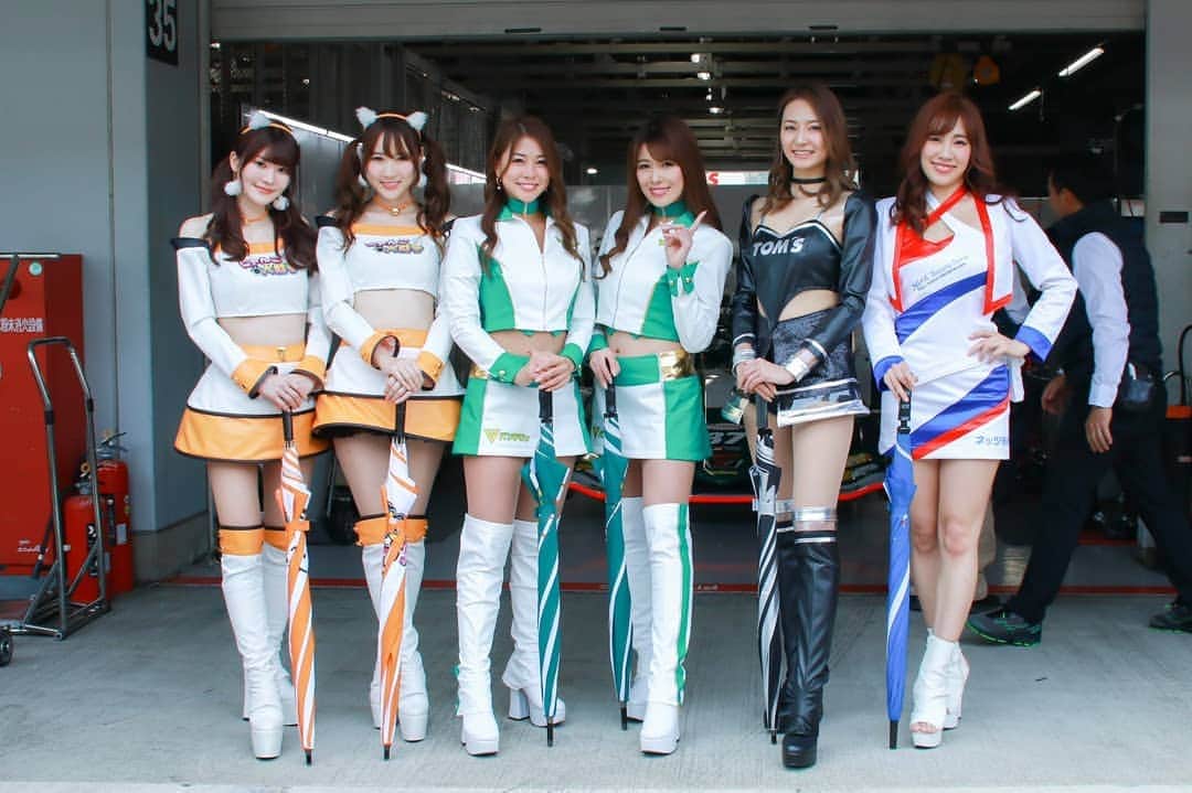 近藤みやびさんのインスタグラム写真 - (近藤みやびInstagram)「スーパーフォーミュラ開幕戦🏁 荒れに荒れまくったレースでしたがなんと！37号車ニックキャシディ選手12番手から追い上げて優勝しましたぁぁぁぁぁ🏆‼️‼️ 凄すぎる。。 36号車中嶋一貴選手は残念ながらリタイアとなってしまいました😢  そして F3は第一戦、 36号車宮田莉朋選手2位表彰台‼️ 37号車小高一斗選手4位！ 第二戦、 36号車ポールトゥウィン🏆‼️‼️‼️ 37号車3位表彰台獲得です‼️‼️‼️ 強かった～😭😭😭😭 ほんとにほんとに沢山の応援ありがとうございました😆  #tomsracing #sf #f3 #開幕戦 #応援 #ありがとうございました #rq #レースクイーン」4月21日 18時54分 - miyabiiiii_kondooooo