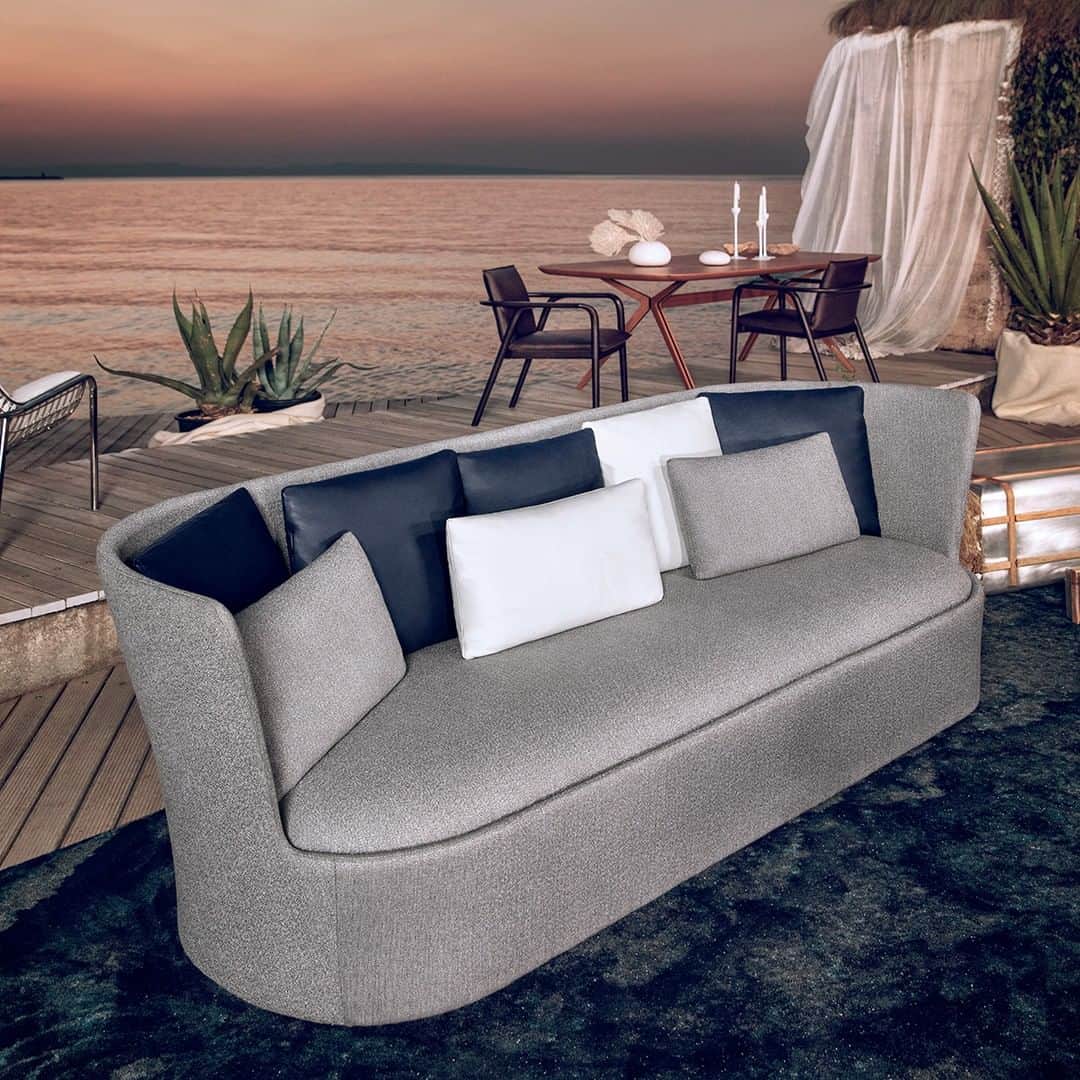 Natuzzi Officialさんのインスタグラム写真 - (Natuzzi OfficialInstagram)「Soft forms and minimal design: our Cape sofa from the Oceanographer collection by @marcelwanders embodies the elegance of the Natuzzi Italia design. #Natuzzi #NatuzziItalia #comfort #elegance #design #lifestyle #style #fashion #furniture #homefurniture #puglia #apulia #madeinitaly #living #interiordesign #decor #homedesign #inspiration #instadesign #italianstyle #homedecor」4月21日 19時00分 - natuzzi