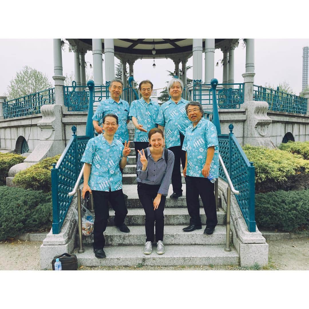 のインスタグラム：「歌づくしの日曜日 今日は復活祭という事で 久々に少しだけ布池教会へ。 イースターによく歌われる「よろこびうたえ」という聖歌があって凄く好きなんですが、後半だいぶキーが高くなるんですね。小さい頃父が毎年額の血管切れそうなくらいの熱量で高らかに歌っていたのを思い出しながら、1人ニヤニヤしていました。  午後からは鶴舞公園のアカペライベント「FAN」へ 以前FM横浜でYokohama Social Café という番組をご一緒していた野口さんのアカペラグループ、MATRIXを観てきました🎵本当にお世話になった野口さん、またお会い出来て嬉しかった！若い出演グループが多い中、いぶし銀の選曲でお客さんの心をグッと掴んでいました。MATRIX名物の伊勢佐木町ブルース、久々に聴けて嬉しかったな。  あれなんか日記みたいになっちゃったー  Frohe Ostern」