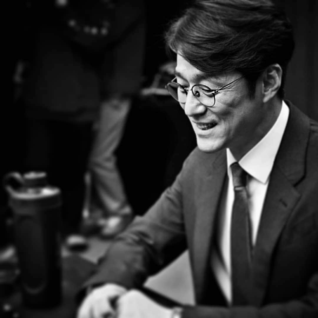 チ・ジニさんのインスタグラム写真 - (チ・ジニInstagram)「#지정생존자.」4月21日 19時13分 - actor_jijinhee