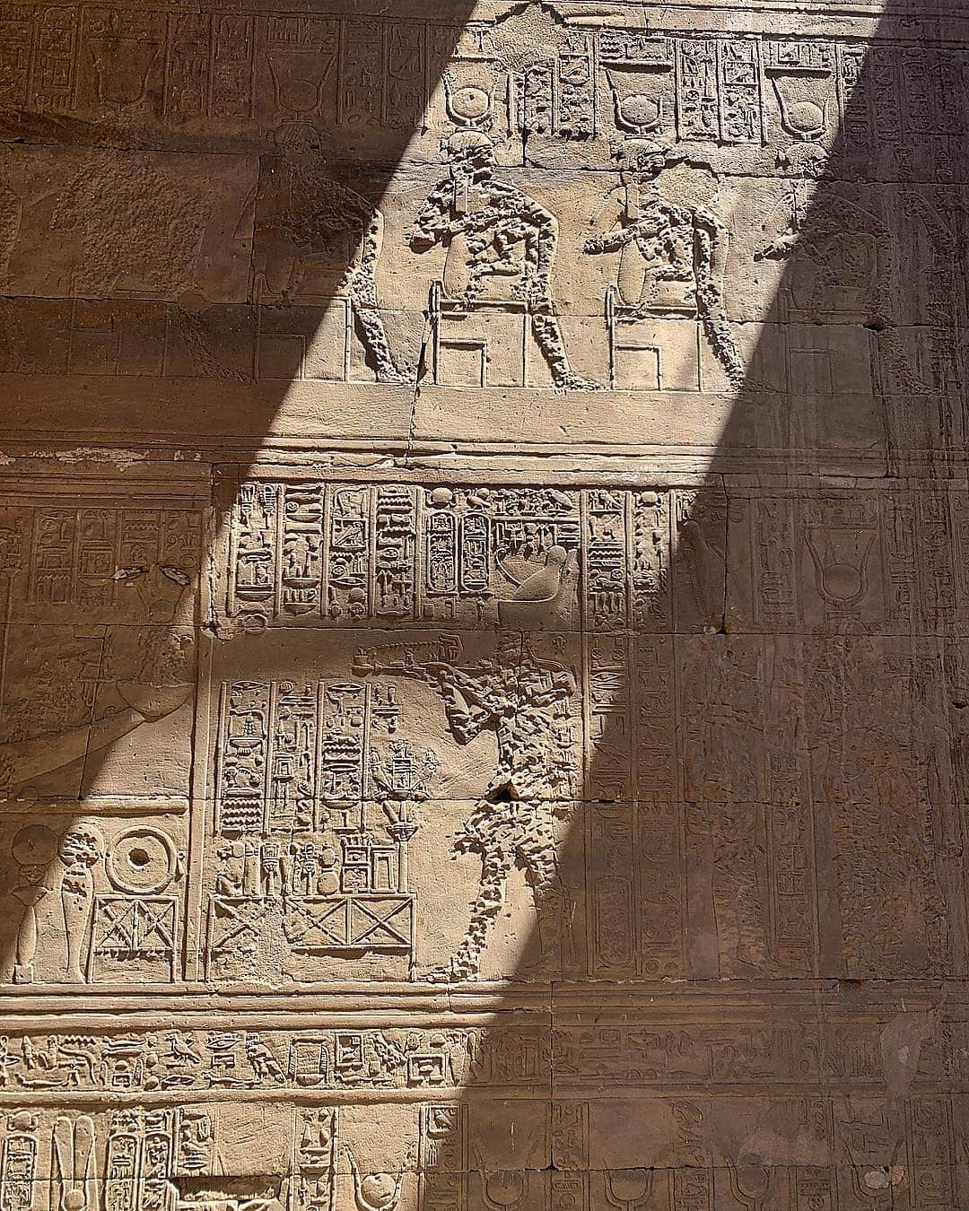 キム・ジョーンズさんのインスタグラム写真 - (キム・ジョーンズInstagram)「Edfu temple beauty beyond hieroglyphics」4月21日 19時14分 - mrkimjones