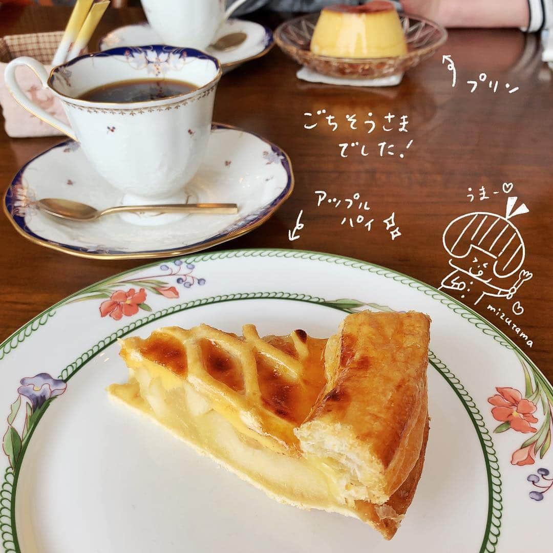 mizutamaさんのインスタグラム写真 - (mizutamaInstagram)「ずっと行ってみたかった﻿ カフェドアミィさんへ連れて行ってもらったよ！﻿ 素敵なお店だったー✨﻿ また行きたーい♪﻿ というか近々また行く👍﻿ ﻿ ごちそうさまでした😋﻿ ﻿ ﻿ ﻿ ﻿ #カフェドアミィ  #五所川原 #青森﻿ #パイ  #ポットパイ﻿ #ハンバーグ #アップルパイ﻿ #ランチ #ごちそうさまでした﻿ ﻿ ﻿ と、今朝の朝ごはん事情。﻿」4月21日 19時23分 - mizutamahanco