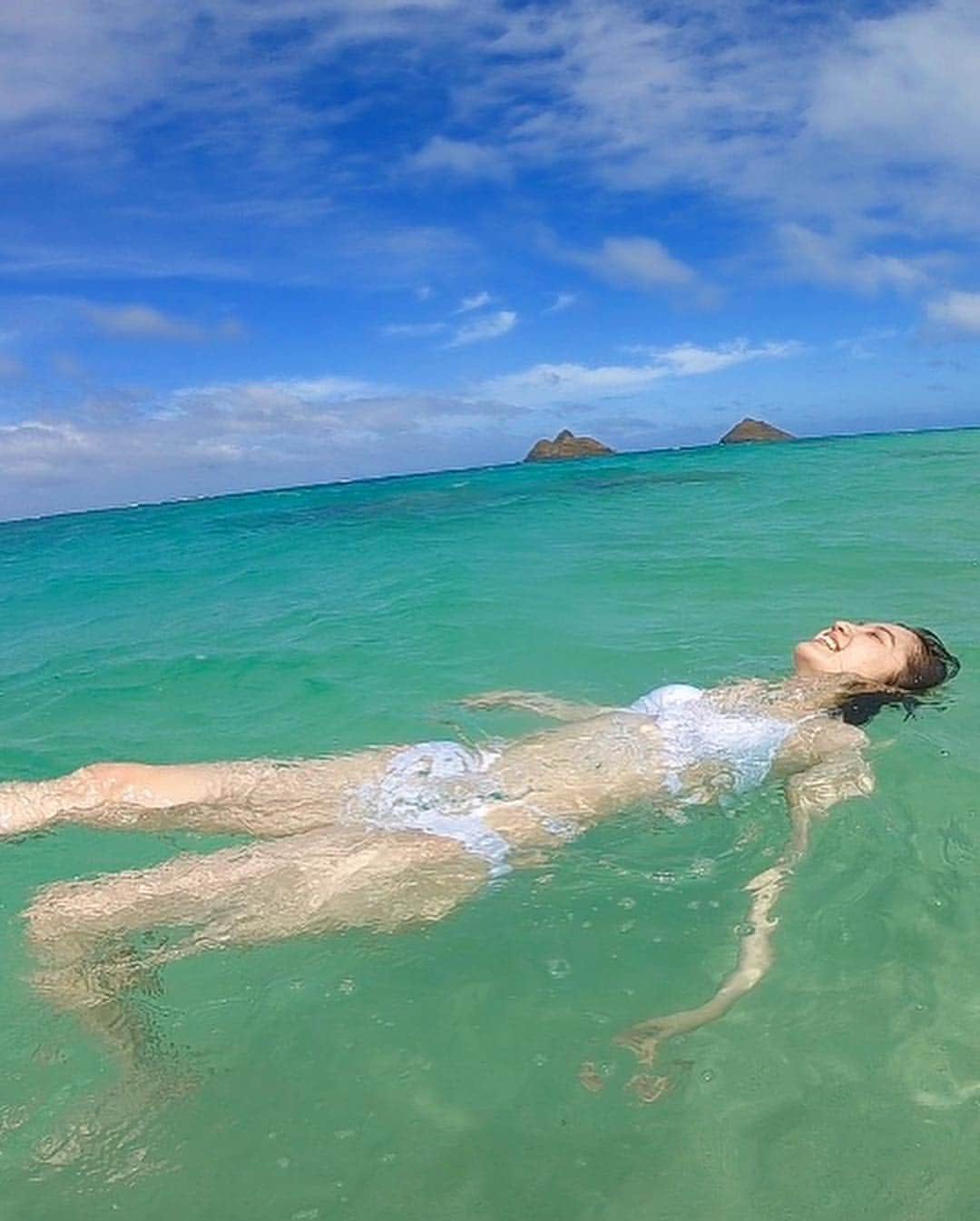 神谷由香さんのインスタグラム写真 - (神谷由香Instagram)「一足先に夏〜〜〜 潜ったら化粧がどこかにいった、、、、 #水着　#夏　#ビキニ　#海　#プール」4月21日 19時29分 - kamiya_yuka_