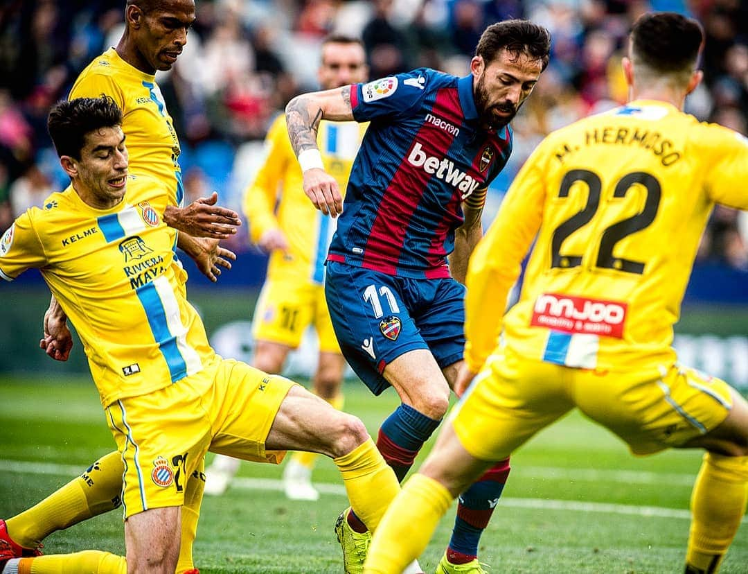 レバンテUDさんのインスタグラム写真 - (レバンテUDInstagram)「Min 34 | Levante UD 0-1 RCD Espanyol #LevanteEspanyol ---- @betway_es @officialmacron @levantewagenvw @cocacola_esp @amstel_es @caixabank」4月21日 19時35分 - levanteud