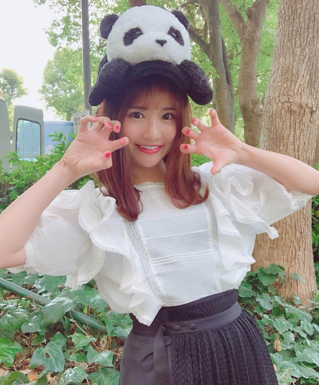 中村奏絵のインスタグラム：「四川フェスに行ってきました🐼🇨🇳辛いものは1日1回必ず食べるくらい、大好きです🌶✨ #かにぱんだ #フェス #四川フェス #新宿中央公園 #激辛グルメ #パンダ #パンダ帽子 #大熊猫」