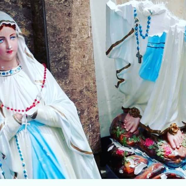 カリーヌ・ロワトフェルドのインスタグラム：「NO RESPECT in this blessing day! More than 150 killed in bombing during Easter ceremonies in Sri Lankra!SHAME💔💔💔💔」