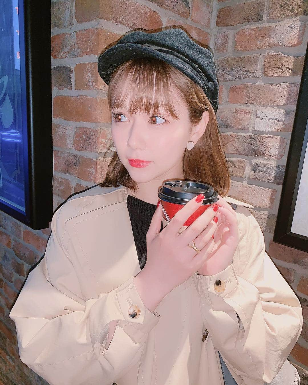 村重杏奈さんのインスタグラム写真 - (村重杏奈Instagram)「お洒落な友達にコート借りてインスタ映え🥺❤️」4月21日 19時44分 - hktanna4848