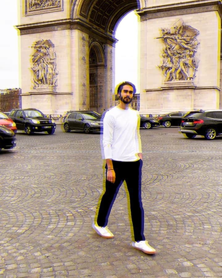 NICOLAS SIMOESのインスタグラム：「Good morning guys! Shooting content today around this amazing place [& almost got hit by a car 😅] - enjoy your sunday guys ✨」
