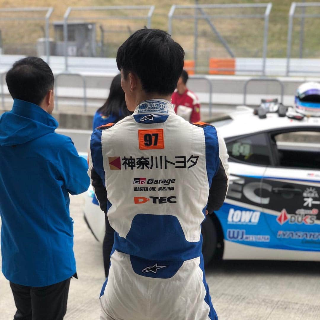 小河諒さんのインスタグラム写真 - (小河諒Instagram)「86レース 予選 17位  ヒート1  14位 ヒート2  15位  とても苦しい富士大会となってしまいました。 しかし、初めて2ヒートでのレースを戦い、得たものもたくさんあります。 次戦の菅生大会までに車もドライビングも見直して、上位を狙います！  応援、ありがとうございました！  #神奈川トヨタ #grgaragemasterone東名川崎  #小河諒」4月21日 19時52分 - ryo_ogawa_