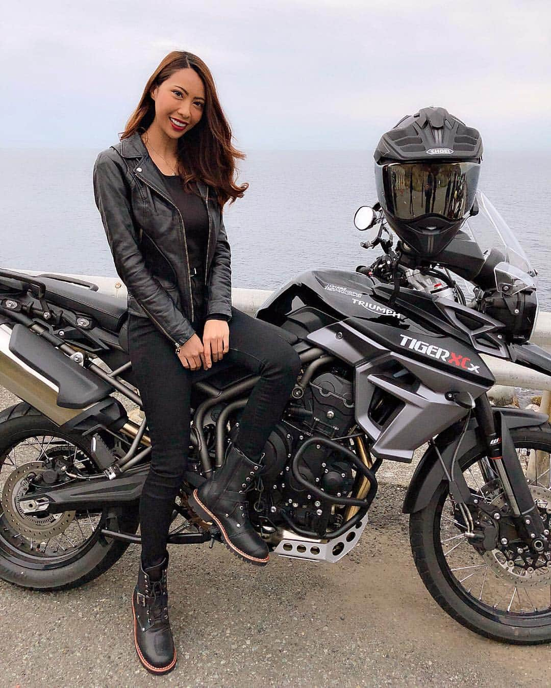 CAMIRAさんのインスタグラム写真 - (CAMIRAInstagram)「伊豆ツーリング🔥  #オートバイ#バイク女子#バイク#バイクのある風景#バイクのある生活#バイクが好きだ#バイク好きな人と繋がりたい#ダイガー800#オフロードバイク#ガールズバイカー#バイクウェア#伊豆#ツーリング #camijos#teamhirody#bike#bikegirl#motocycle#bikelife#streettriple#motorcycle#motorcycle_moment#motorcyclegirl#bike_japan#adventurebike#adventurerider」4月21日 19時53分 - camila.528