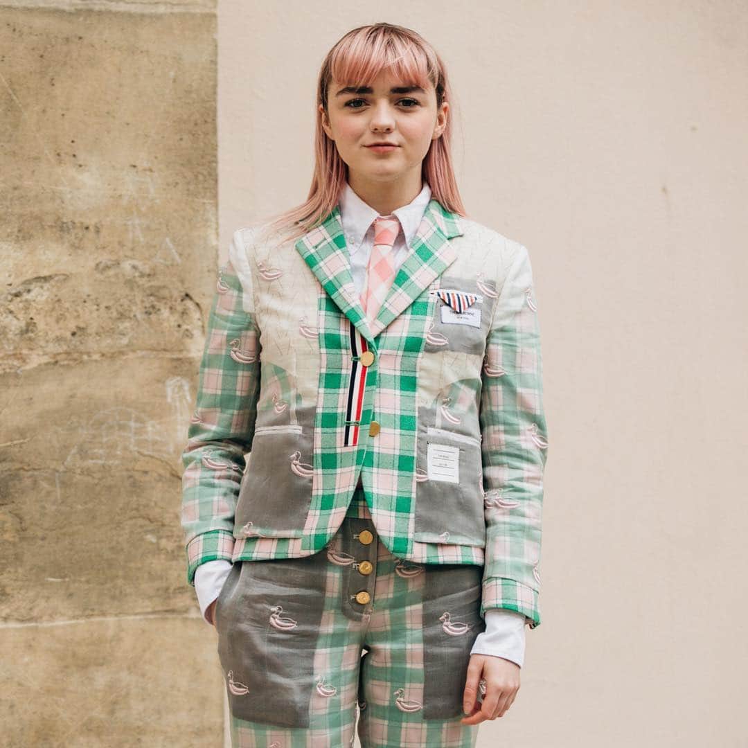 British Vogueさんのインスタグラム写真 - (British VogueInstagram)「As the final series of #GameOfThrones airs, #BritishVogue catches up with #MaisieWilliams about life on set and the wildly anticipated conclusion of the blockbuster fantasy. Click the link in bio for the full interview where Maisie reveals who she thinks should get the Iron Throne, what it like working with #SophieTurner and her thoughts on the Night King's "sexy" cheekbones.」4月21日 19時57分 - britishvogue