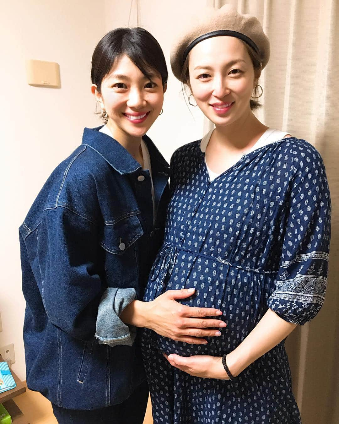 潮田玲子さんのインスタグラム写真 - (潮田玲子Instagram)「甥っ子③まもなく誕生予定😍💓 楽しみで待ち遠しい🥰🥰🥰 @natsukoshio ちゃん 頑張れー👍👍👍👍👍 #甥っ子 #明日誕生予定 #楽しみ #さらに賑やかになるね #タフなママだから #大丈夫🥰 #臨月のお腹 #ナデナデ #愛おしいね」4月21日 11時10分 - reikoshiota_official