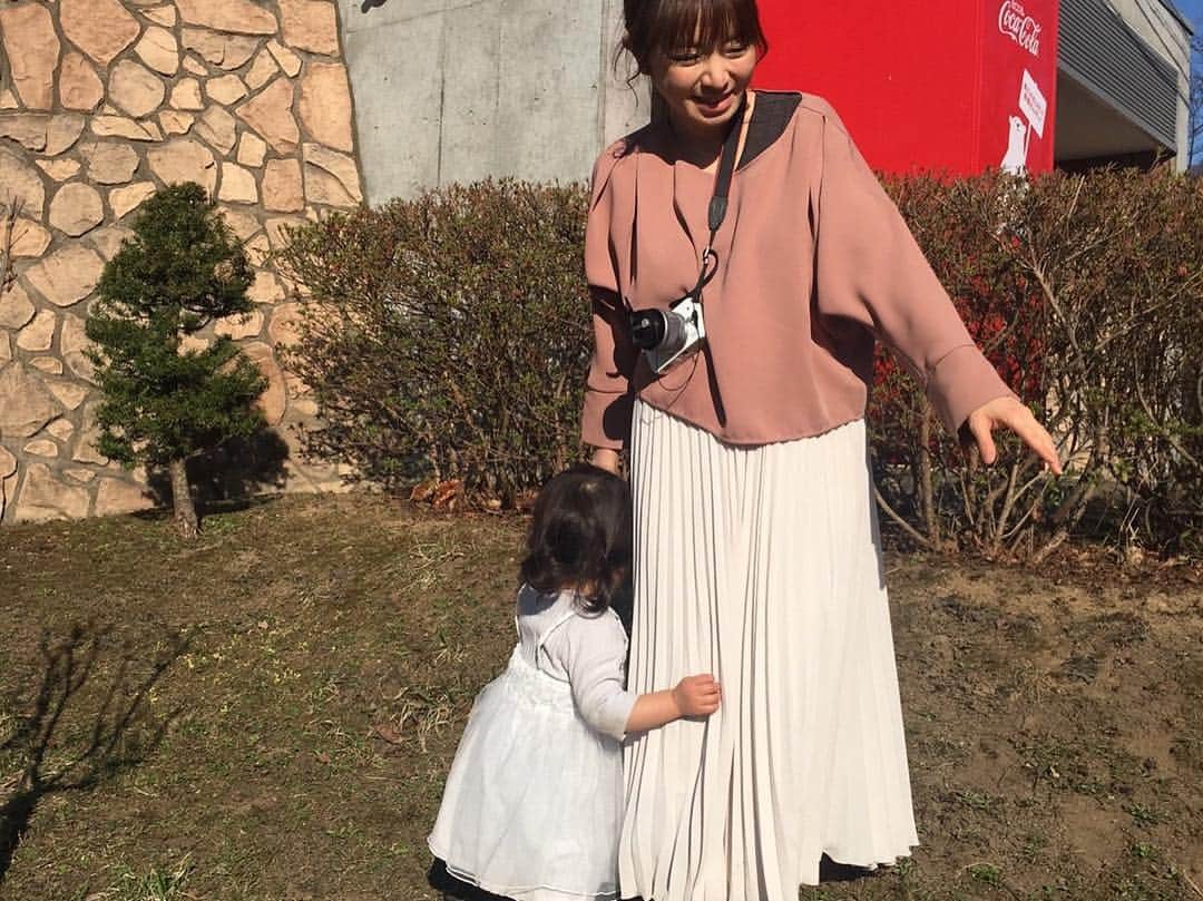 紺野あさ美さんのインスタグラム写真 - (紺野あさ美Instagram)「先週妹達と行った円山動物園 3月にできたゾウ舎は国内最大級らしい🐘  母は抱っこオンパレードの筋トレデーだったけど 娘はだんだん動物がわかるようになって 楽しそうだったのでなにより☺️🙌. . #可愛いヒツジは鳴くと迫力あって驚いてた #姪っ子はまさかの涙 #息子はベビーカーで爆睡」4月21日 11時19分 - asami__k