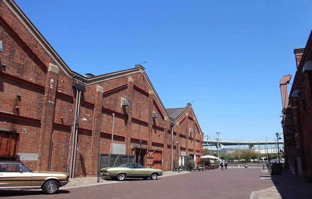 GLIONMUSEUM（ジーライオンミュージアム）さんのインスタグラム写真 - (GLIONMUSEUM（ジーライオンミュージアム）Instagram)「2019/04/21﻿ ﻿ 大阪にも赤レンガ倉庫があるということをご存じない方は多いと思います。﻿ 大阪港に、1923年に建築された赤レンガ倉庫で歴史あるクラシックカーが展示されています。﻿ ﻿ 施設内には最高級プライムビーフを使用したステーキが楽しめる @akarenga_steak_house や、旬な和の素材を使用したフレンチを味わえる @lavie1923 も併設しています。﻿ LA VIE 1923ではカフェタイムもご利用頂けます。﻿ ﻿ ぜひ素敵な1日を過ごしにGLION MUSEUMへお越しください。﻿ ﻿ ﻿ GLION MUSEUM(ジーライオンミュージアム)﻿﻿﻿ 大阪市港区海岸通り2-6-39 ﻿﻿﻿ TEL:06-6573-3006﻿﻿﻿ HP https://glion-museum.jp/﻿﻿﻿ ﻿ 平日 11:00～20:00(最終入館19:30)﻿﻿﻿﻿﻿﻿﻿﻿﻿﻿﻿﻿﻿﻿﻿﻿ 土日祝日 10:00～20:00(最終入館19:30)﻿﻿﻿﻿﻿﻿﻿﻿﻿﻿﻿﻿﻿﻿﻿﻿ 月曜定休※祝日の場合翌日﻿﻿﻿﻿﻿﻿﻿﻿﻿﻿﻿﻿﻿﻿ ☆ゴールデンウィーク期間中もオープンしております☆﻿ ﻿ Adress ﻿﻿﻿﻿﻿﻿﻿﻿﻿﻿﻿﻿﻿﻿﻿﻿ 2-6-39 Kaigan-dori, Minato-ku, Osaka-shi﻿﻿﻿﻿﻿﻿﻿﻿﻿﻿﻿﻿﻿﻿﻿ TEL﻿﻿﻿﻿﻿﻿﻿﻿﻿﻿﻿﻿﻿﻿﻿﻿ 06-6573-3006﻿﻿﻿﻿﻿﻿﻿﻿﻿﻿﻿﻿﻿﻿ ﻿ Opening Hours: 11:00-20: 00 (Weekday) / 10: 00-20: 00 ﻿﻿﻿﻿﻿﻿﻿﻿﻿﻿﻿﻿﻿﻿﻿﻿ (Saturday, Sunday and Public Holiday)﻿﻿﻿﻿﻿﻿﻿﻿﻿﻿﻿﻿﻿﻿﻿﻿ Closed: Monday﻿ ﻿ ﻿ #glionmuseum #大阪築港赤レンガ倉庫 #クラシックカー #carphotos #lifestyle #vintage #vintagecars #天保山 #大阪港 #redbrick #warehouse #ヴィンテージ #車 #赤レンガ #赤レンガ倉庫 #classiccarspotting #lovescar #historiccar #oldtimer #classicar #関西カメラ部 #ロケーションフォト﻿﻿﻿﻿﻿﻿﻿﻿﻿﻿﻿﻿﻿﻿﻿﻿ #車のある風景﻿﻿﻿﻿﻿﻿﻿﻿﻿﻿﻿﻿﻿﻿﻿﻿ #スマホ写真部﻿﻿﻿﻿﻿」4月21日 11時33分 - glionmuseum