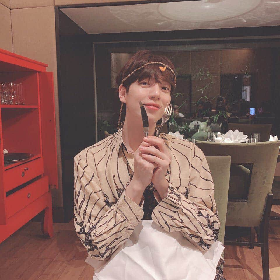 IN2ITさんのインスタグラム写真 - (IN2ITInstagram)「밥 먹을 때가 제일 행복해요..🐷🙊🙉🐶 ㅤㅤ #IN2IT #IN2U #HYUNUK #KPOP #IN2ITXION #India #tour #selfie #selfies #selca  #DINNER #IS #HAPPY #ㅎㅎㅎ #인투잇 #인투유 #현욱 #인도 #케이팝 #투어  #저녁 #행복 #한국 #잘도착했어요 #또만나요」4月21日 11時38分 - official_in2it