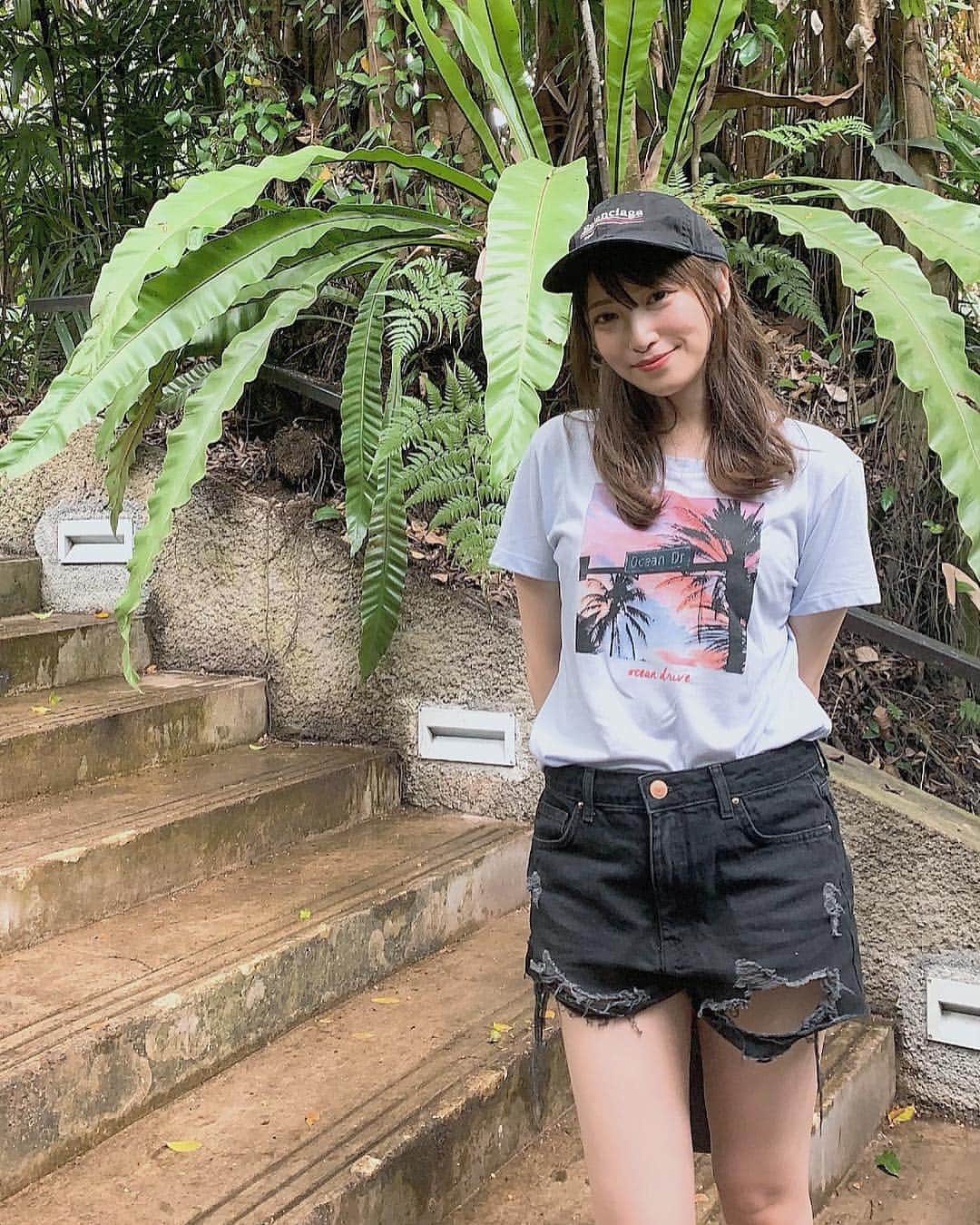 中村泉貴のインスタグラム：「・﻿ 楽しかったなあ。。﻿ シンガポール、住みたいくらい好き🦁﻿ ﻿ ﻿ #シンガポール#海外旅行#カフェ巡り#シンガポール旅行#シンガポール街歩き#今日のコーデ#きょコ#プチプラコーデ#プチプラ#バレンシアガ﻿#フォーエバー21#ファストファッション#旅行コーデ#forever21#balenciaga」
